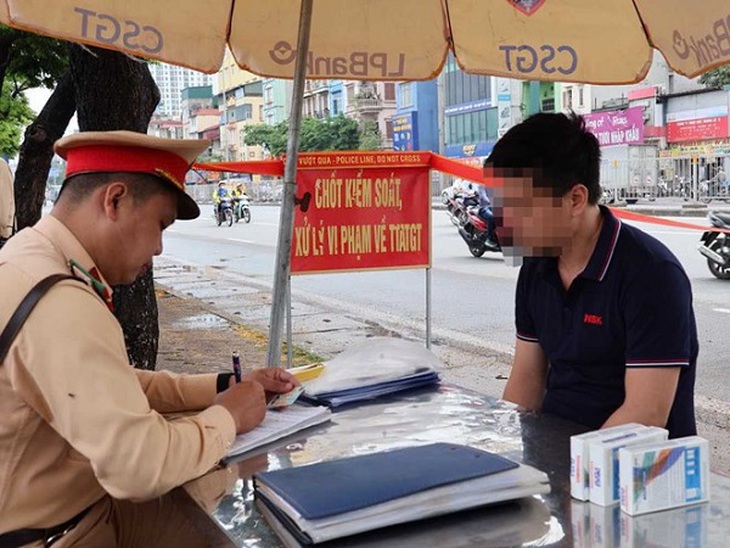 CSGT toàn quốc xử lý gần 8.000 vi phạm giao thông trong ngày thứ 4 kỳ nghỉ Lễ- Ảnh 1.
