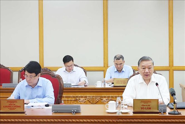 Tổng Bí thư Tô Lâm chủ trì cuộc họp cho ý kiến về tiến độ sắp xếp tổ chức bộ máy và đơn vị hành chính các cấp- Ảnh 1. Tổng Bí thư Tô Lâm chủ trì cuộc họp cho ý kiến về tiến độ sắp xếp tổ chức bộ máy và đơn vị hành chính các cấp- Ảnh 1.