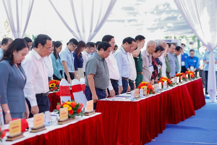 Thủ tướng tri ân chiến sĩ cách mạng bị địch bắt, tù đày dịp kỷ niệm 50 năm ngày Giải phóng Côn Đảo- Ảnh 2.