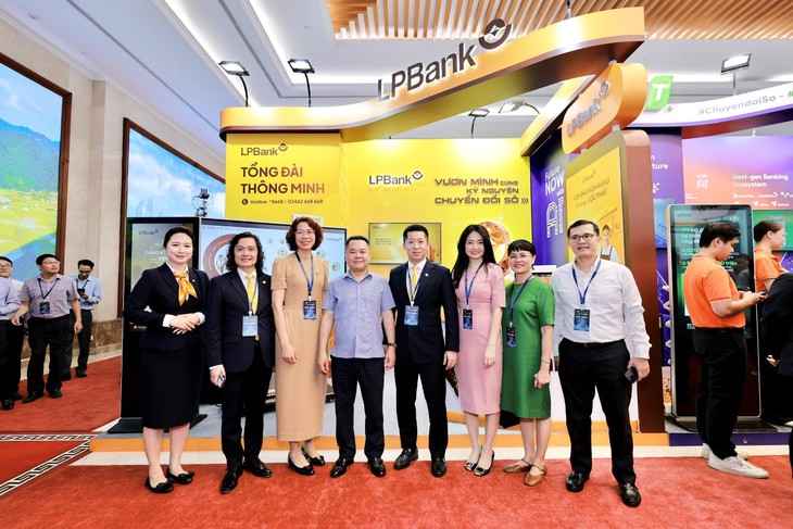 Ngân hàng Lộc Phát (LPBank) ghi dấu ấn với Tổng đài đa kênh thông minh tại sự kiện Chuyển đổi số ngành Ngân hàng 2025- Ảnh 1.