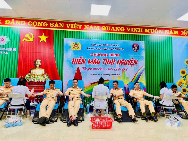Hiến máu cứu người – nghĩa cử cao đẹp của chiến sĩ CSGT- Ảnh 1.