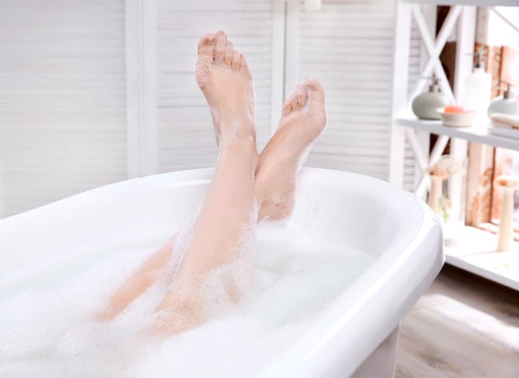Tắm vào buổi tối hay buổi sáng giúp làn da khỏe đẹp?- Ảnh 3.