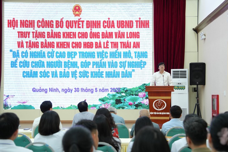 Truy tặng bằng khen cho chồng nữ điều dưỡng hiến tạng cứu 7 người- Ảnh 1. Truy tặng bằng khen cho chồng nữ điều dưỡng hiến tạng cứu 7 người- Ảnh 1.
