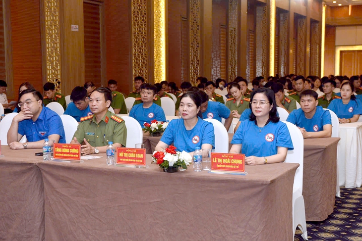 'Vạch trần sự hấp dẫn giả tạo'- Ảnh 2.