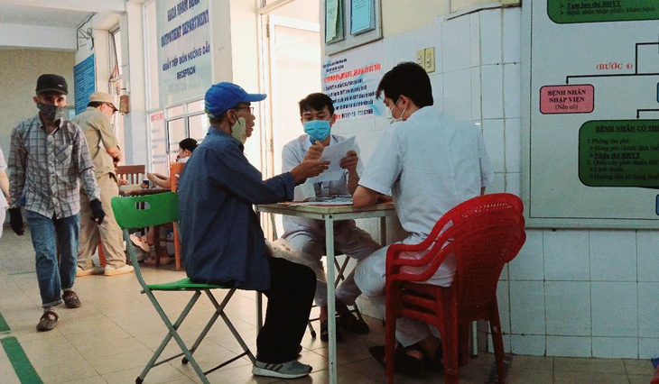 Tăng ca mắc COVID-19, Khánh Hòa đẩy mạnh khuyến cáo và chủ động phòng dịch ở cửa khẩu - Ảnh 1. Tăng ca mắc COVID-19, Khánh Hòa đẩy mạnh khuyến cáo và chủ động phòng dịch ở cửa khẩu - Ảnh 1.