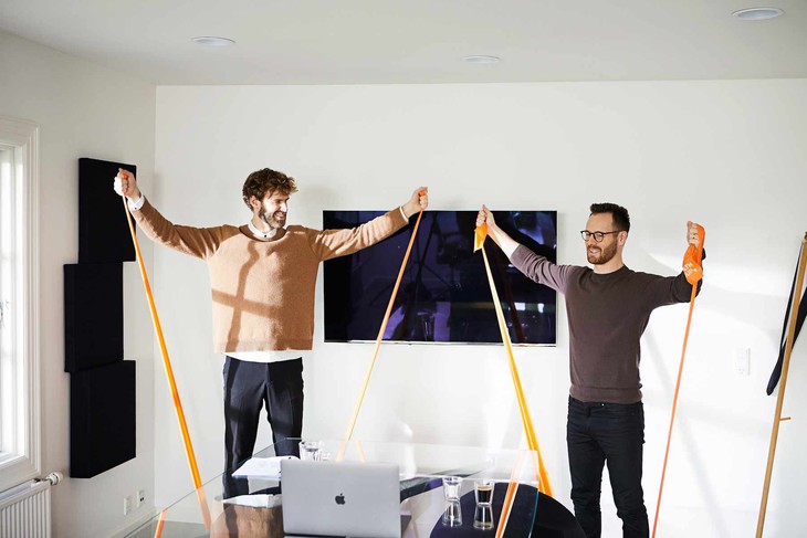 Cách tập thể dục trong giờ nghỉ trưa nơi công sở- Ảnh 3.