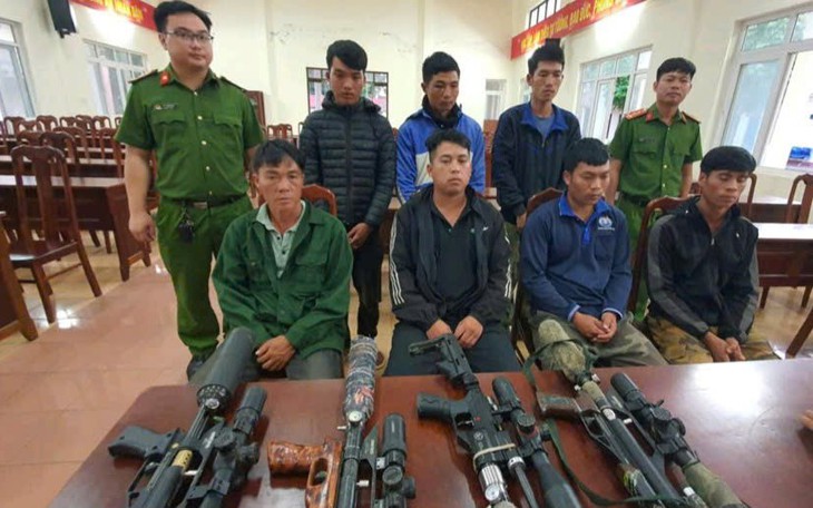 Bắt 7 đối tượng mang súng tự chế vào rừng để săn bắn