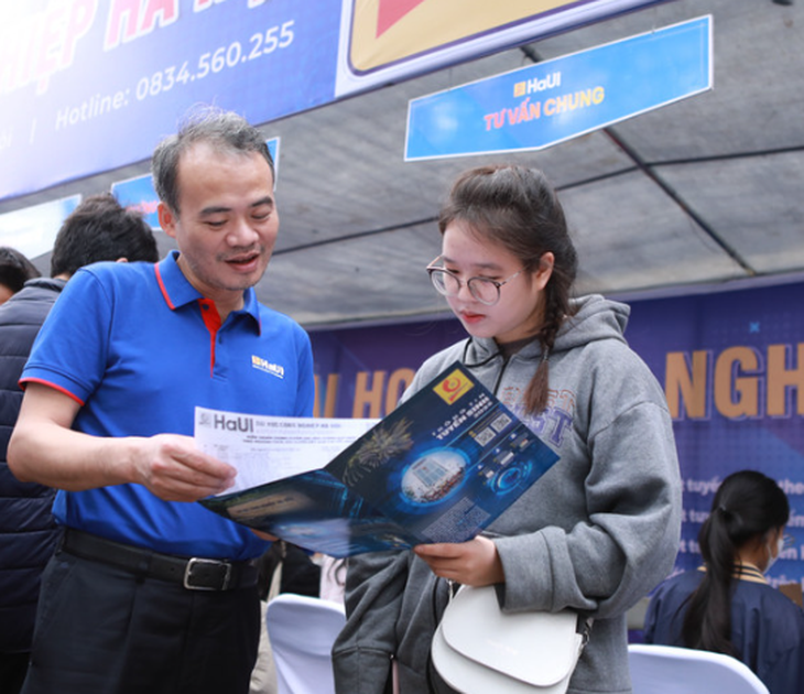 Tuyển sinh đại học 2025: Thêm tổ hợp, rộng cửa vào giảng đường cho học sinh- Ảnh 1.