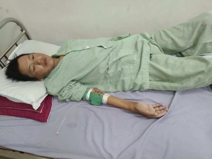 Sự sống mong manh của người đàn ông dân tộc H’Mông mong có 20 triệu đồng để kịp thời phẫu thuật tim- Ảnh 1. Sự sống mong manh của người đàn ông dân tộc H’Mông mong có 20 triệu đồng để kịp thời phẫu thuật tim- Ảnh 1.