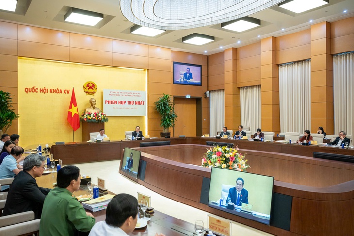 Từ ngày mai sẽ tổ chức công bố lấy ý kiến nhân dân về sửa đổi Hiến pháp qua VNeID- Ảnh 1. Từ ngày mai sẽ tổ chức công bố lấy ý kiến nhân dân về sửa đổi Hiến pháp qua VNeID- Ảnh 1.