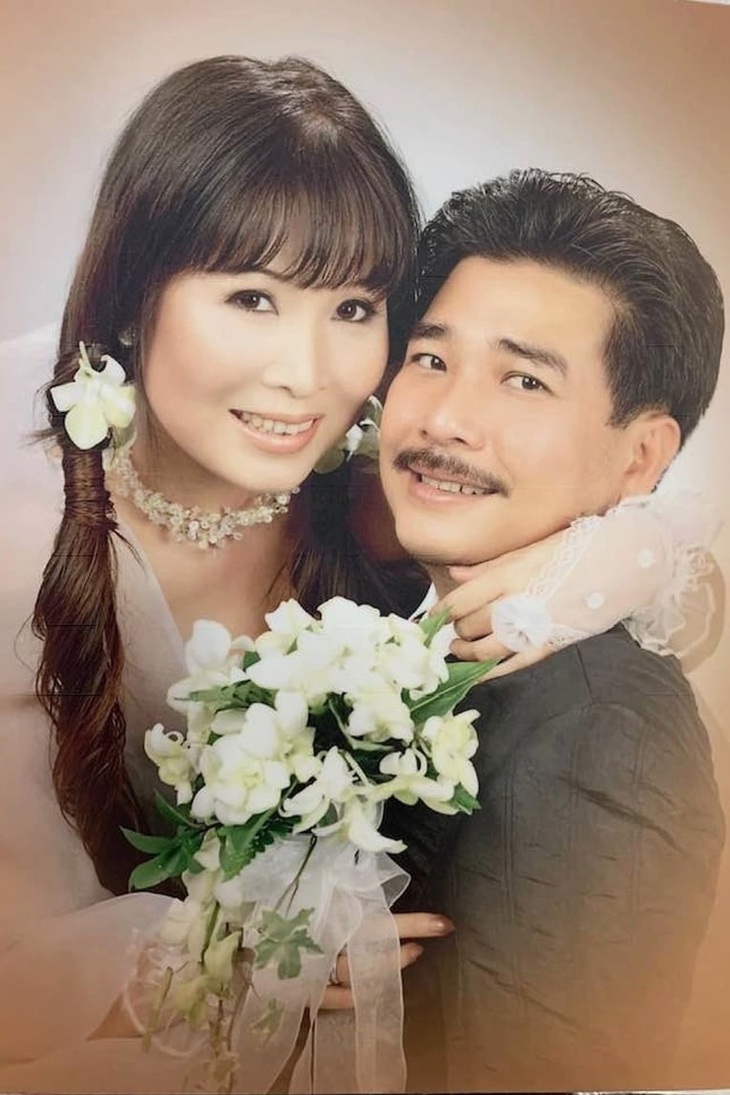 Nữ diễn viên đổi đời nhờ 'Mưa bụi', tuổi U60 có cuộc sống viên mãn bên chồng là tài tử điện ảnh thập niên 1990- Ảnh 6. Nữ diễn viên đổi đời nhờ 'Mưa bụi', tuổi U60 có cuộc sống viên mãn bên chồng là tài tử điện ảnh thập niên 1990- Ảnh 6.