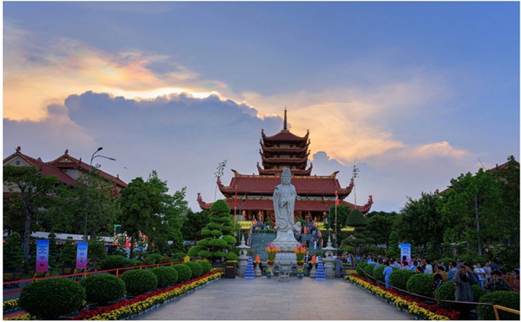 Mây ngũ sắc lại xuất hiện ở TP.HCM - Ảnh 2.