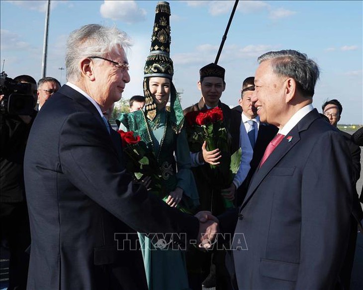 Tổng Bí thư Tô Lâm và Phu nhân bắt đầu thăm cấp Nhà nước Cộng hòa Kazakhstan- Ảnh 1. Tổng Bí thư Tô Lâm và Phu nhân bắt đầu thăm cấp Nhà nước Cộng hòa Kazakhstan- Ảnh 1.