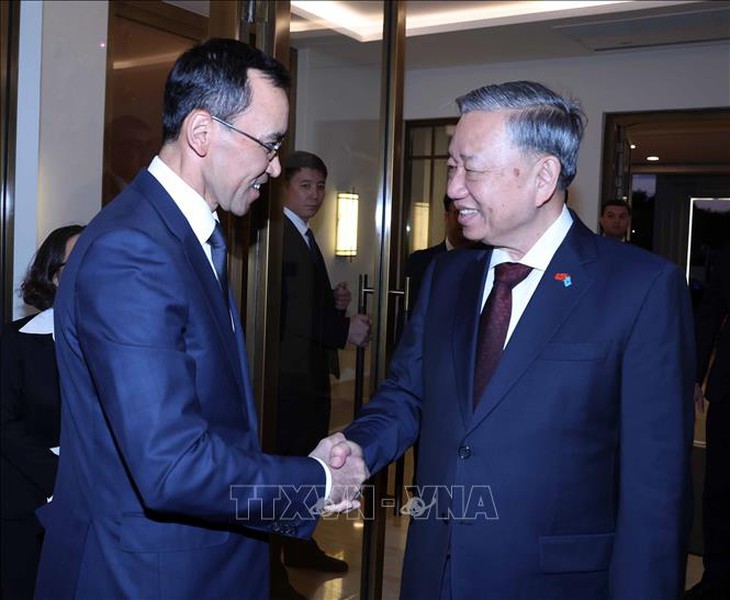 Tổng Bí thư Tô Lâm hội kiến Chủ tịch Thượng viện Cộng hòa Kazakhstan- Ảnh 1. Tổng Bí thư Tô Lâm hội kiến Chủ tịch Thượng viện Cộng hòa Kazakhstan- Ảnh 1.