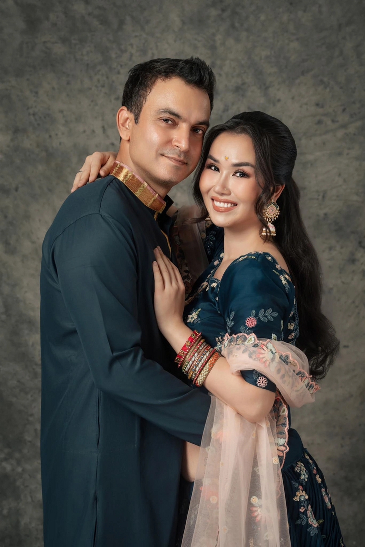 Ca sĩ hát hit 3,1 tỷ views: Viên mãn với chồng Ấn, được tặng kim cương đều tay- Ảnh 2.