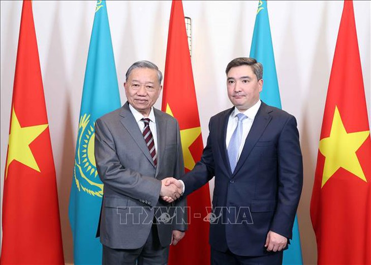 Tổng Bí thư Tô Lâm hội kiến Thủ tướng Kazakhstan- Ảnh 1.