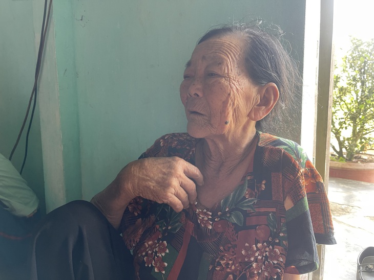 Mẹ nghèo ôm cháu nhỏ khóc thương con gái tử vong ở nước ngoài- Ảnh 4. Mẹ nghèo ôm cháu nhỏ khóc thương con gái tử vong ở nước ngoài- Ảnh 4.