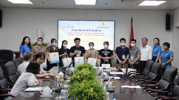 Công đoàn Ngân hàng Việt Nam đồng hành cùng bệnh nhi tại Viện Huyết học - Truyền máu Trung ương- Ảnh 5. Công đoàn Ngân hàng Việt Nam đồng hành cùng bệnh nhi tại Viện Huyết học - Truyền máu Trung ương- Ảnh 5.