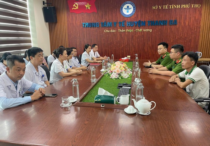 Phú Thọ: Người đàn ông tấn công nhân viên y tế tại Thanh Ba công khai xin lỗi các y, bác sỹ
- Ảnh 1. Phú Thọ: Người đàn ông tấn công nhân viên y tế tại Thanh Ba công khai xin lỗi các y, bác sỹ
- Ảnh 1.