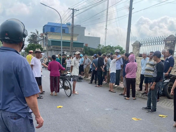 Thương tâm: Hai vợ chồng già gặp nạn, tử vong trên đường- Ảnh 1.