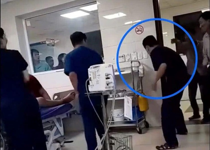 Khi thầy thuốc, thầy giáo bị bạo hành- Ảnh 1.