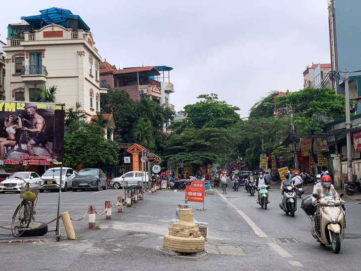 Phá dỡ trụ bê tông trước chung cư Lilama: Chưa rõ người vi phạm, khó xử lý dứt điểm- Ảnh 2.