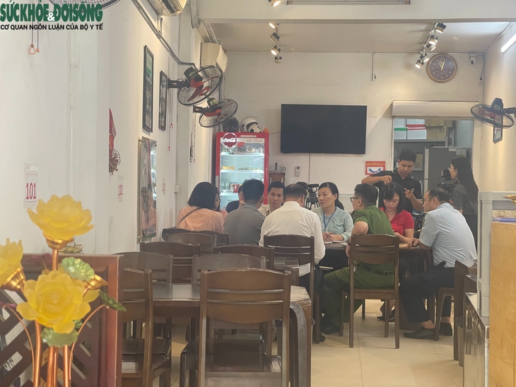 Lòng 'Chát' quán ở Hà Nội bị kiểm tra, phải tạm nghỉ- Ảnh 2.