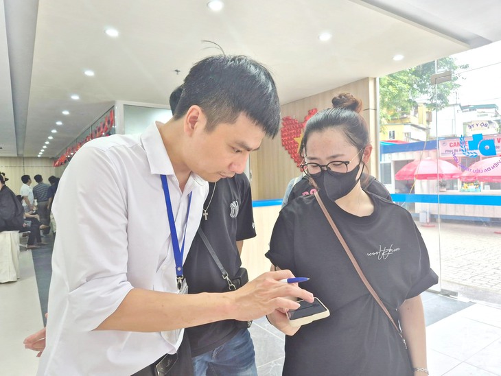 Chật kín người khám bệnh da liễu mùa hè, người dân nên đặt khám online- Ảnh 6.