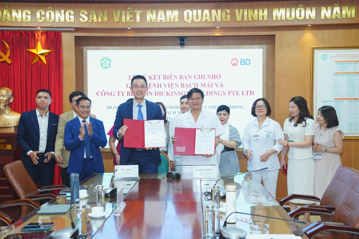 Bệnh viện hạng đặc biệt lớn nhất miền Bắc đẩy mạnh hợp tác nâng cao dịch vụ chăm sóc sức khỏe và công nghệ y tế- Ảnh 1.