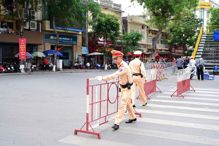 Phân luồng giao thông phục vụ Lễ kỷ niệm 70 năm Ngày Giải phóng Hải Phòng - Ảnh 1. Phân luồng giao thông phục vụ Lễ kỷ niệm 70 năm Ngày Giải phóng Hải Phòng - Ảnh 1.
