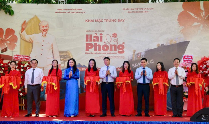 Gần 400 tư liệu, hiện vật quý lần đầu được giới thiệu tại Hải Phòng- Ảnh 1. Gần 400 tư liệu, hiện vật quý lần đầu được giới thiệu tại Hải Phòng- Ảnh 1.