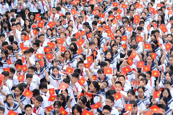Chủ trương dạy học 2 buổi/ngày miễn phí được phụ huynh, giáo viên đồng lòng kỳ vọng- Ảnh 1. Chủ trương dạy học 2 buổi/ngày miễn phí được phụ huynh, giáo viên đồng lòng kỳ vọng- Ảnh 1.