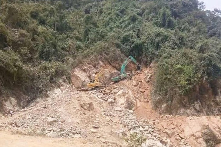 Thi công đường nối cao tốc Nội Bài - Lào Cai, 1 công nhân máy xúc tử vong- Ảnh 1.