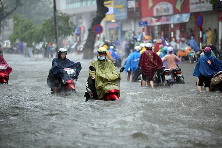Hà Nội có thể mưa dông mạnh kèm lốc sét chiều tối nay- Ảnh 2.