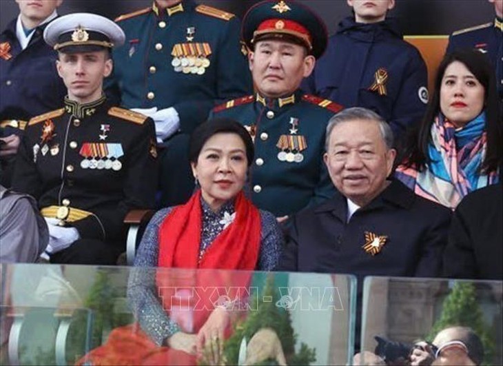 Tổng Bí thư Tô Lâm và Phu nhân dự Lễ duyệt binh kỷ niệm 80 năm Ngày Chiến thắng trong Chiến tranh Vệ quốc vĩ đại tại Moskva- Ảnh 2. Tổng Bí thư Tô Lâm và Phu nhân dự Lễ duyệt binh kỷ niệm 80 năm Ngày Chiến thắng trong Chiến tranh Vệ quốc vĩ đại tại Moskva- Ảnh 2.
