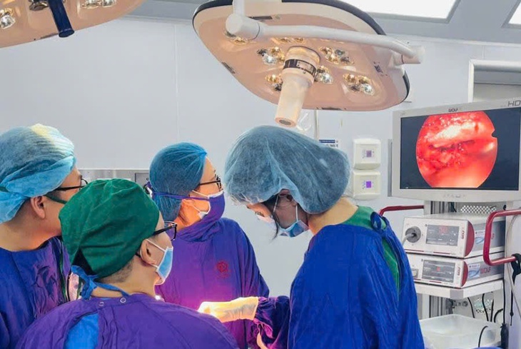 Bệnh viện tuyến tỉnh đầu tiên ứng dụng công nghệ cao trong phẫu thuật tạo hình ổ mắt- Ảnh 1.