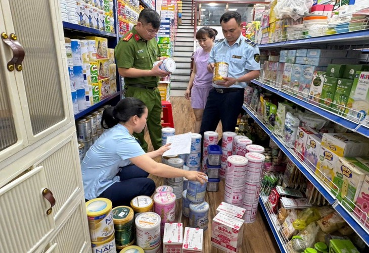 Phát hiện và thu giữ gần 200 sản phẩm sữa nhập lậu dành cho trẻ em- Ảnh 1.