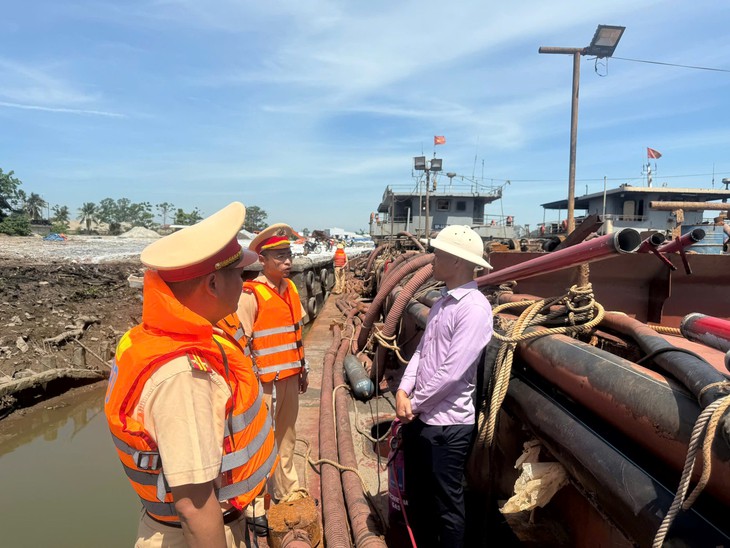 Hải Phòng xử lý dứt điểm tình trạng khai thác, vận chuyển cát, sỏi trái phép- Ảnh 1.