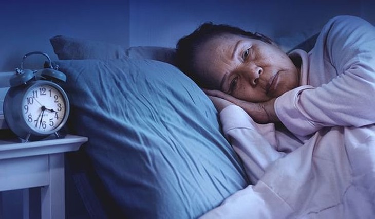 Suy giảm melatonin – 'Thủ phạm' gây mất ngủ ở người cao tuổi và giải pháp- Ảnh 1.