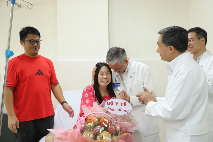 Thai phụ Singapore về nước an toàn sau 12 ngày thông tim- Ảnh 2.