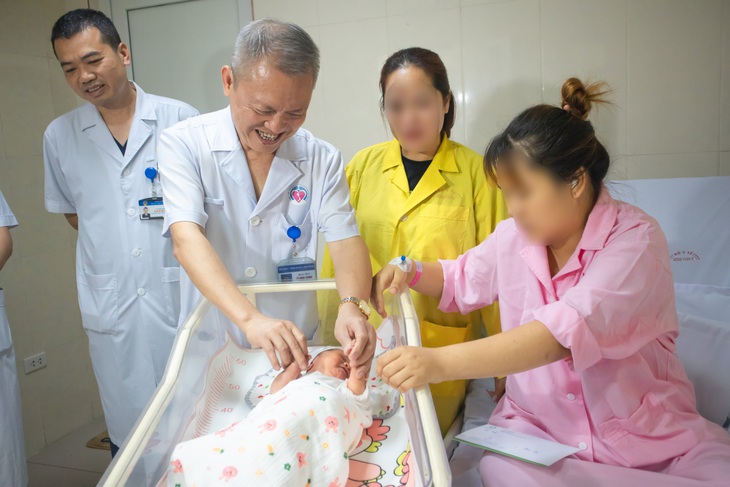 Đỡ đẻ thành công cho sản phụ mắc bệnh tim bẩm sinh rất nặng- Ảnh 1.