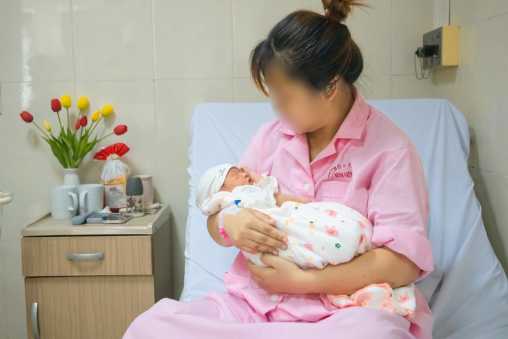 Đỡ đẻ thành công cho sản phụ mắc bệnh tim bẩm sinh rất nặng- Ảnh 2.