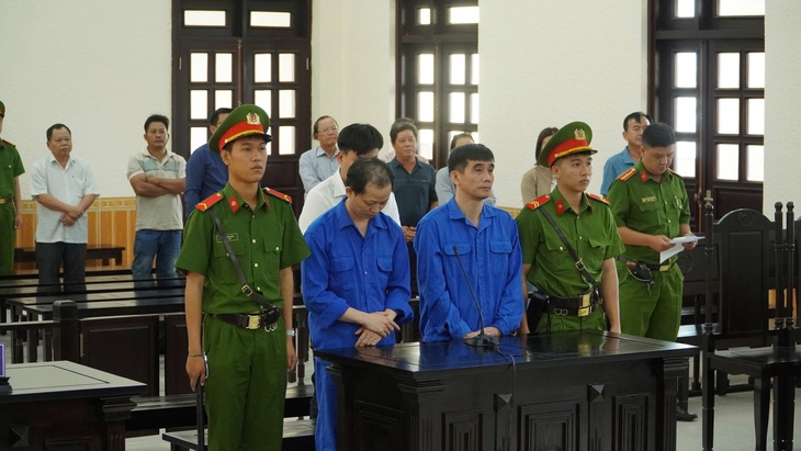 'Mánh khóe' của 2 phó giám đốc 86 lần nhận hối lộ để làm khống hồ sơ đăng kiểm- Ảnh 1. 'Mánh khóe' của 2 phó giám đốc 86 lần nhận hối lộ để làm khống hồ sơ đăng kiểm- Ảnh 1.