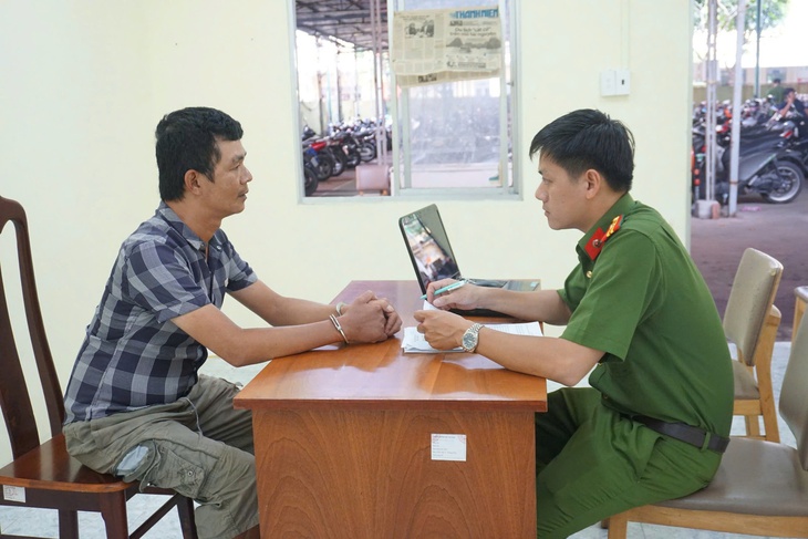 Bắt 2 đối tượng lợi dụng không gian mạng đăng tải thông tin xuyên tạc, sai sự thật- Ảnh 1.