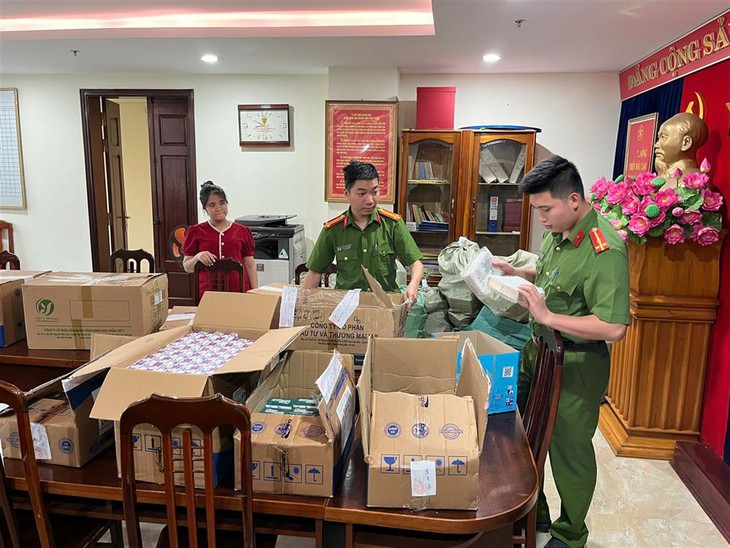 Triệt phá ổ nhóm sản xuất hàng nghìn hộp thực phẩm chức năng chưa được cấp phép

- Ảnh 2.
