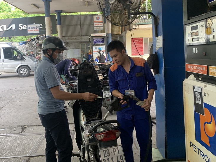 Giá xăng có thể tiếp tục tăng trong ngày mai 12/6- Ảnh 1. giá xăng