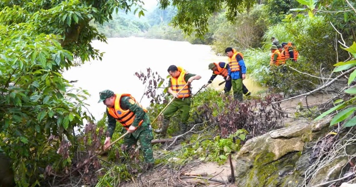 Tin mới nhất vụ vợ chồng trẻ mất tích giữa sông Chảy- Ảnh 1.