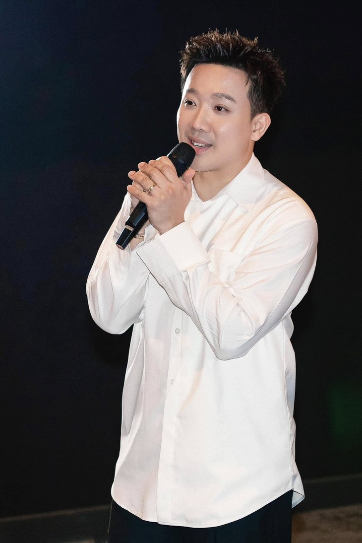 Nam MC được phong 'ông trùm phim Tết' vừa thay thế Trường Giang trong 'Running Man' là ai, giàu có ra sao?- Ảnh 1.