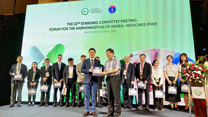 Thứ trưởng Đỗ Xuân Tuyên khai mạc Hội nghị Ban Thường trực Diễn đàn FHH- Ảnh 2.
