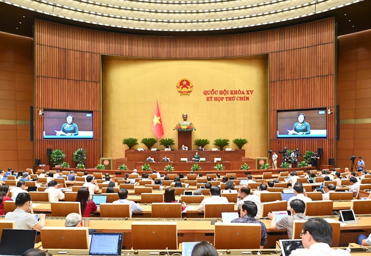 Bộ trưởng Bộ Nội vụ xúc động trong thời khắc lịch sử khi Quốc hội thông qua sắp xếp ĐVHC cấp tỉnh- Ảnh 3. Bộ trưởng Bộ Nội vụ xúc động trong thời khắc lịch sử khi Quốc hội thông qua sắp xếp ĐVHC cấp tỉnh- Ảnh 3.
